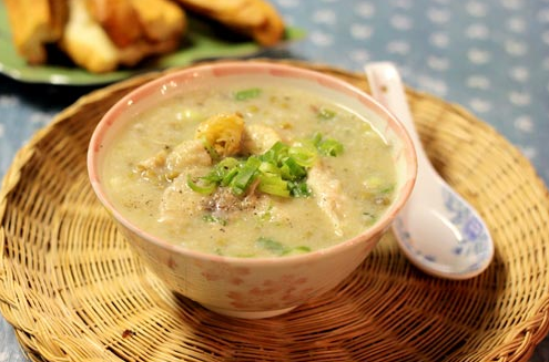 Có nên cho trẻ nhỏ ăn cháo tổ yến?